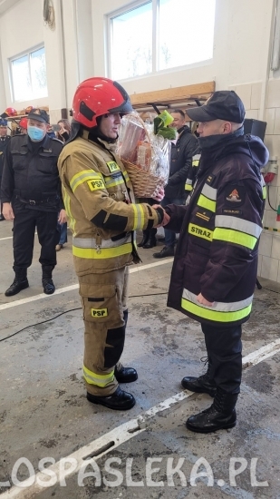 Tradycyjne pożegnanie strażaków odchodzących na emeryturę
