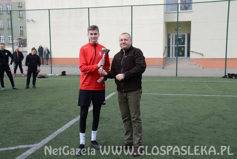 Dobra Zmiana wygrywa