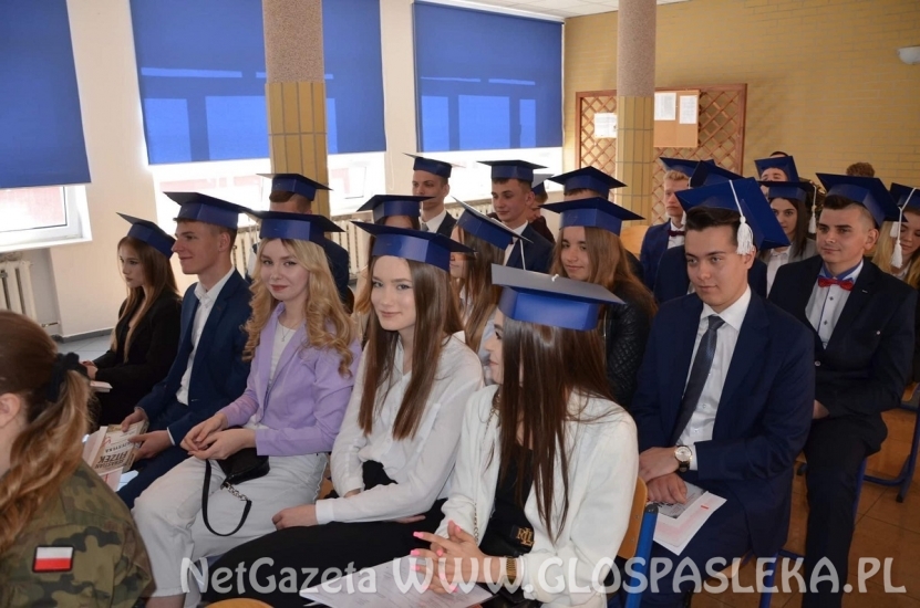 Szczęśliwej drogi już czas….. Pożegnanie absolwentów w ZSEiT