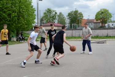Basen wygrywa turniej koszykówki