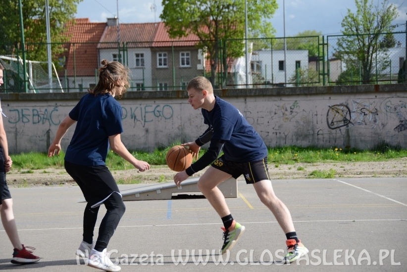 Basen wygrywa turniej koszykówki