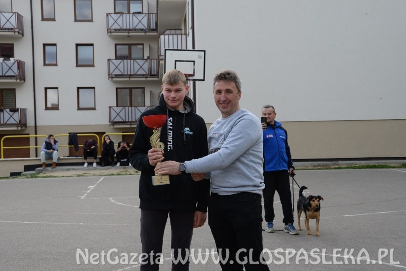 Basen wygrywa turniej koszykówki
