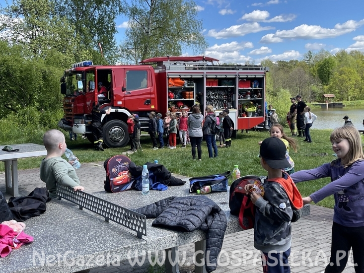 Strażacy dziękują dzieciom