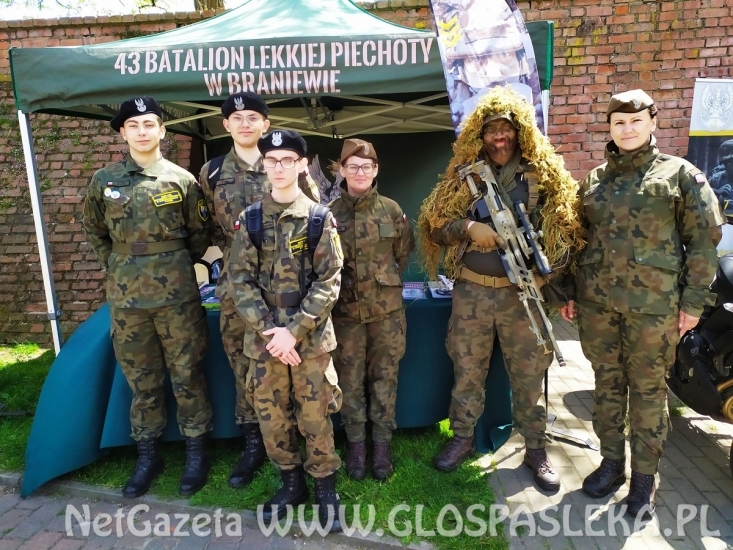 Kadeci ZSEiT na wojskowych piknikach