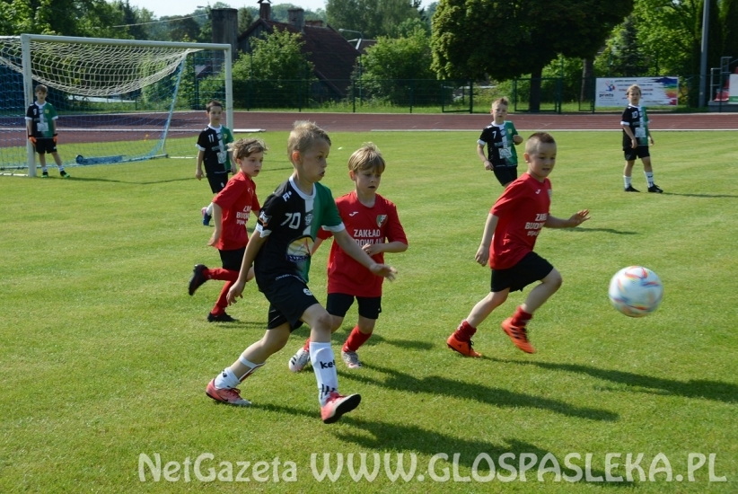 Grali młodzi piłkarze