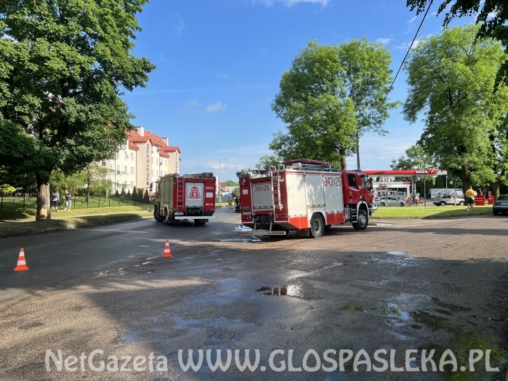 Ford uderzył w drzewo