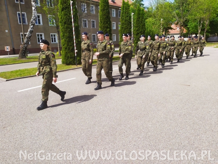 Kadeci ZSEiT zakończyli szkolenia w 9 BBKPanc