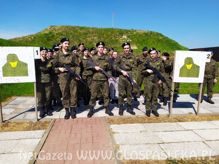 Kadeci ZSEiT zakończyli szkolenia w 9 BBKPanc