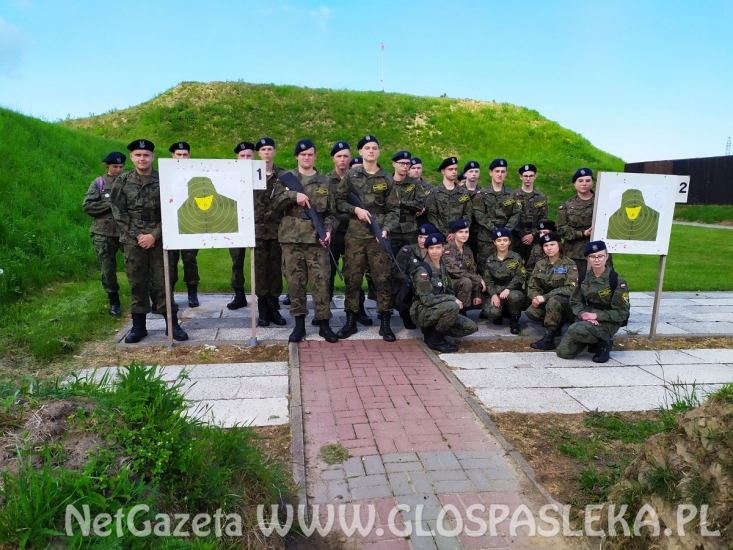 Kadeci ZSEiT zakończyli szkolenia w 9 BBKPanc