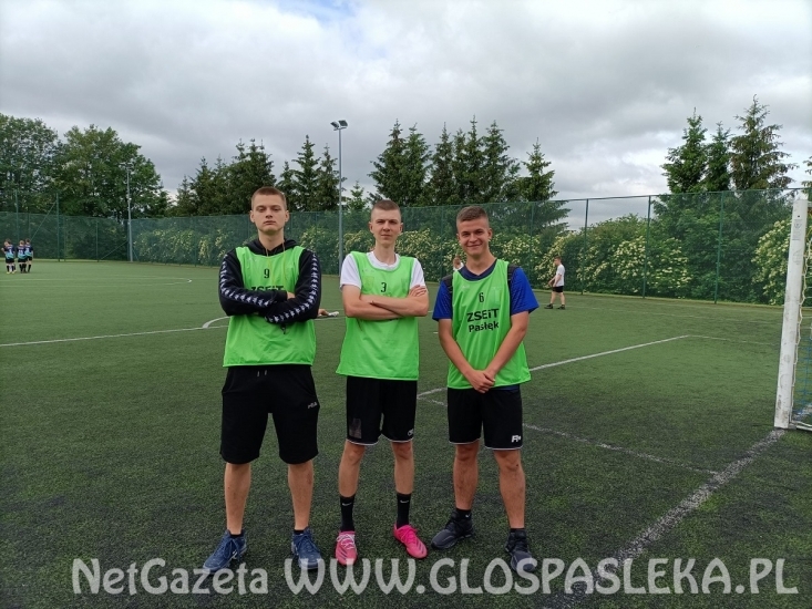 Turniej Piłki Siatkowej i Piłki Nożnej o Puchar Dyrektora ZSEiT