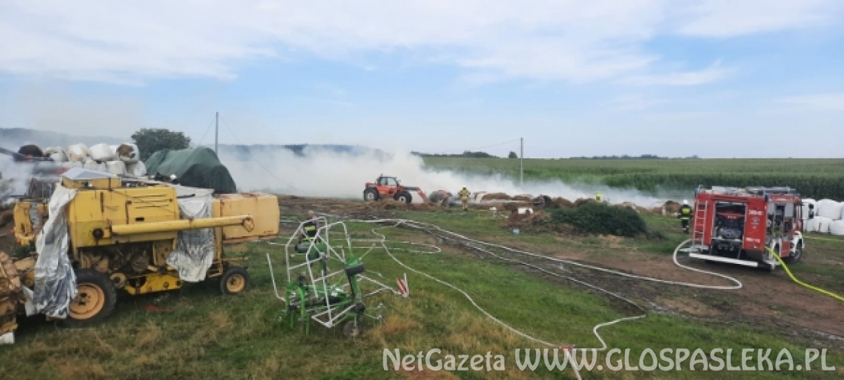 Spłonęło 800 balotów siana