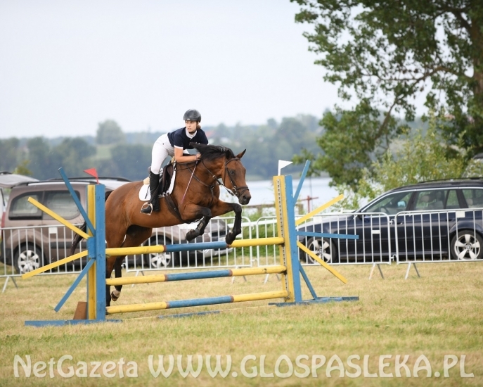 Zawody konne na terenie kąpieliska