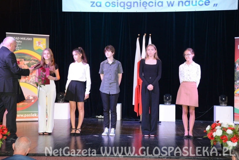 Stypendia i odznaczenia