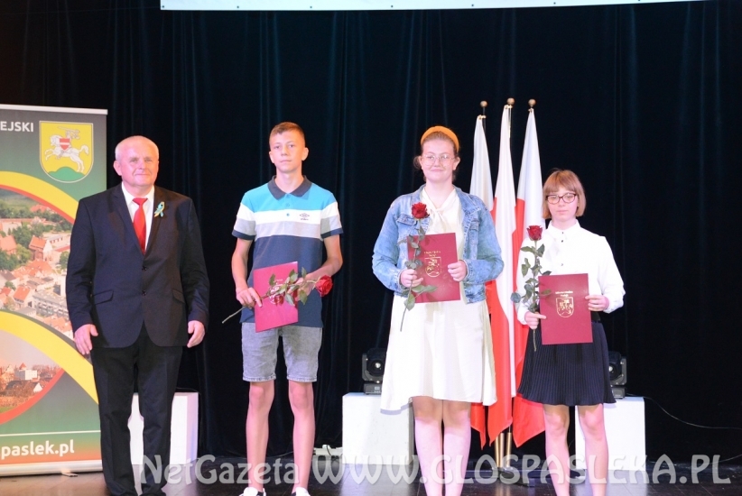 Stypendia i odznaczenia