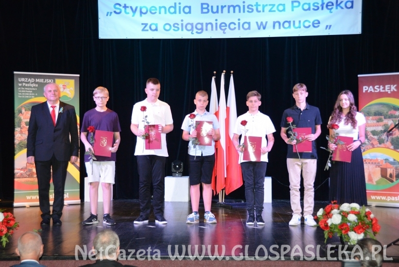 Stypendia i odznaczenia