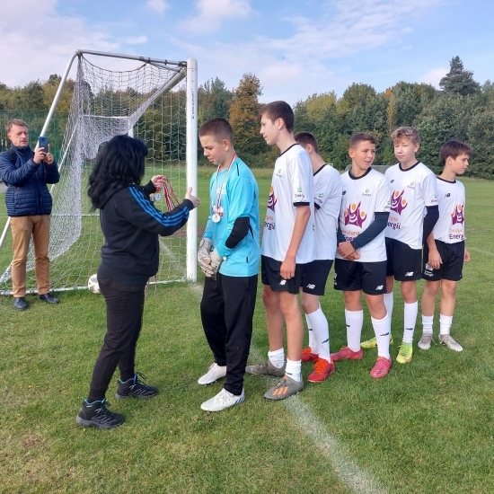 Grali młodzi piłkarze