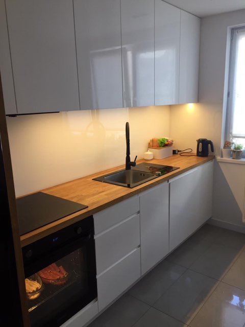 Dąb pamięci w ZSEiT