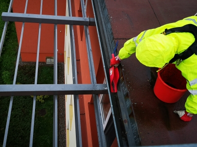 Spadł krzyż i kapsuła z wieży kościoła w Mariance